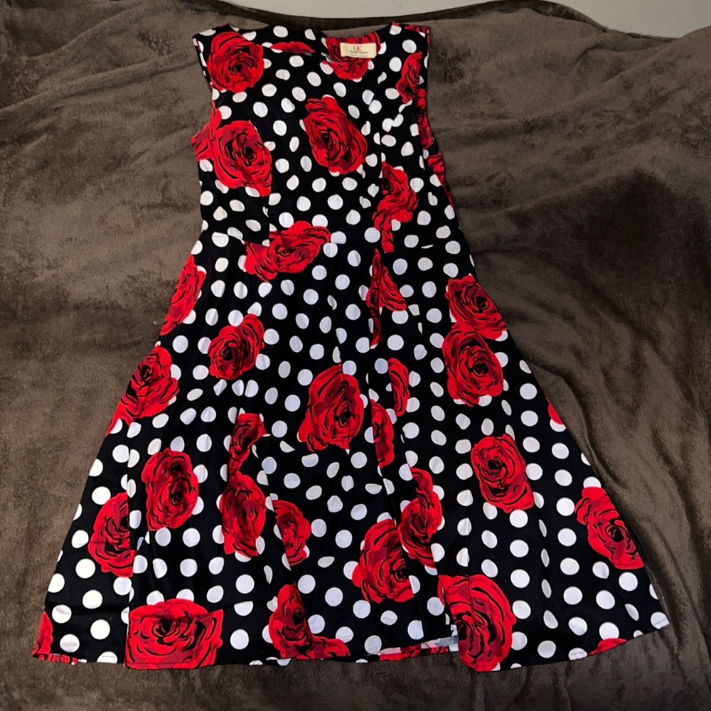 Knee-length flower/polkadot dress